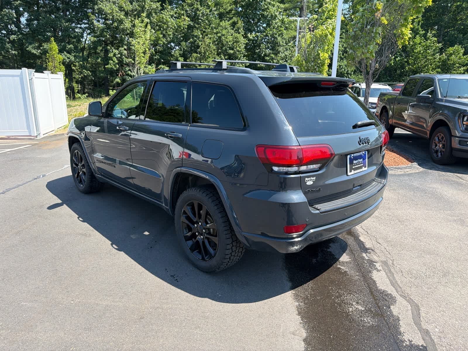 View vehicle photo 7