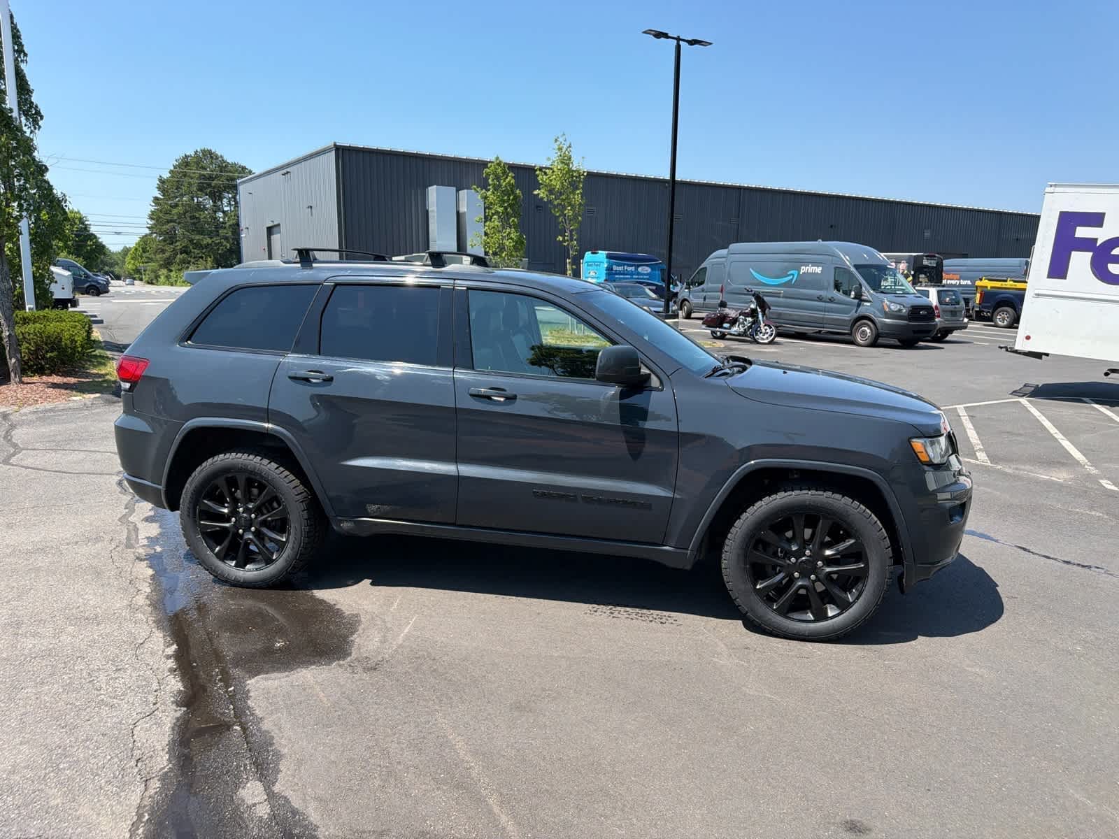 View vehicle photo 4