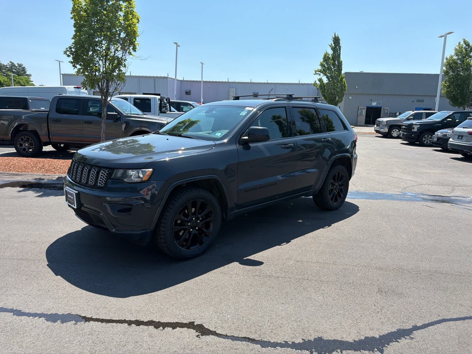 Rhino Clearcoat 2018 Jeep Grand Cherokee SUV / Crossover Four-Wheel Drive 8-Speed Automatic