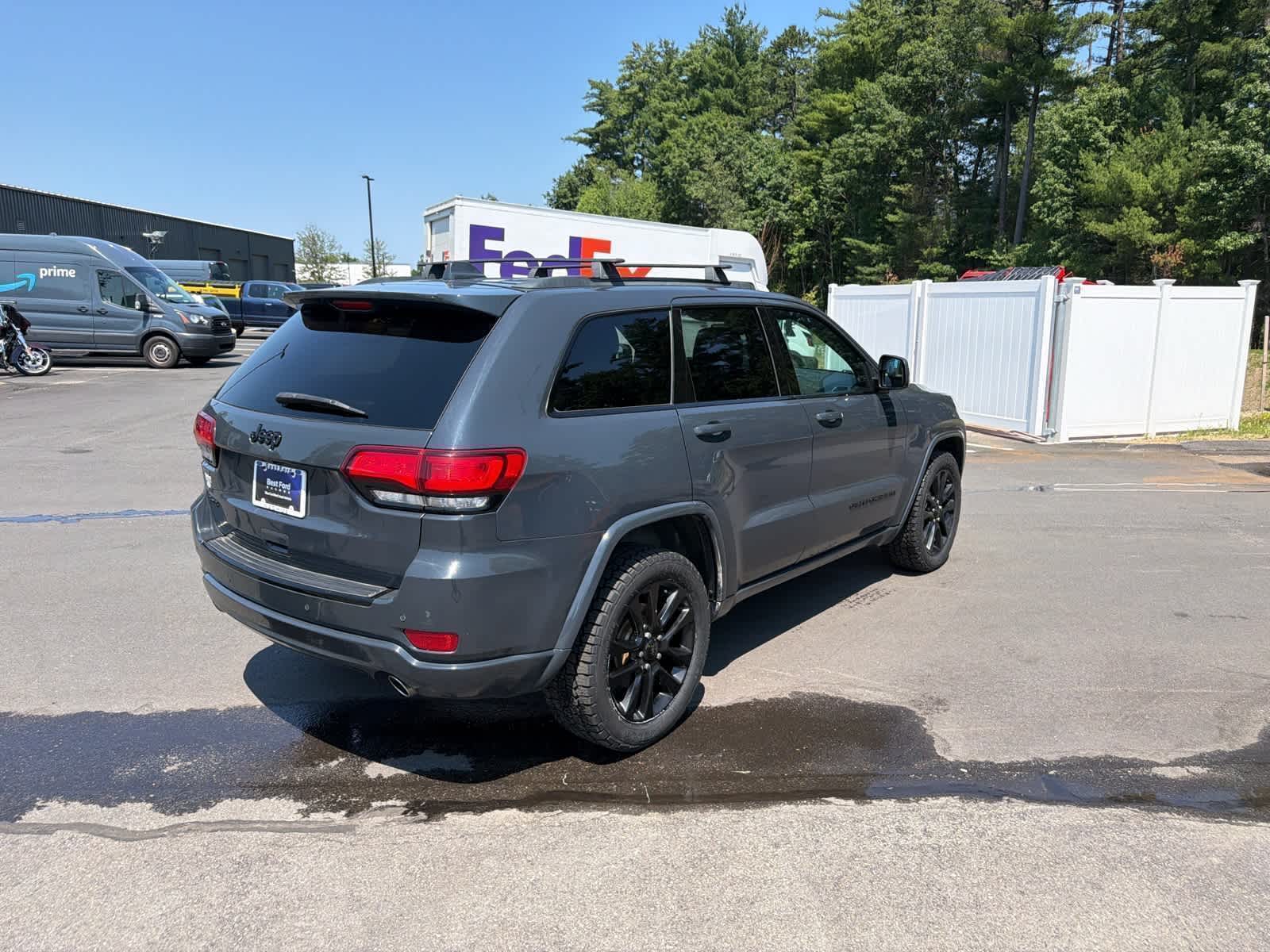 View vehicle photo 5