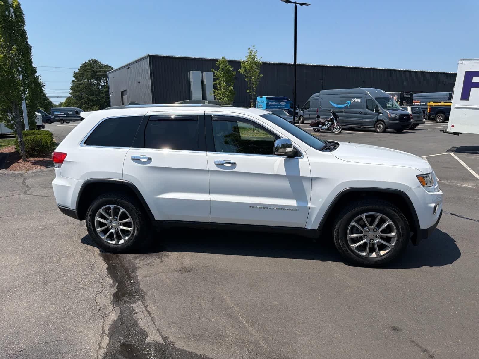 View vehicle photo 4