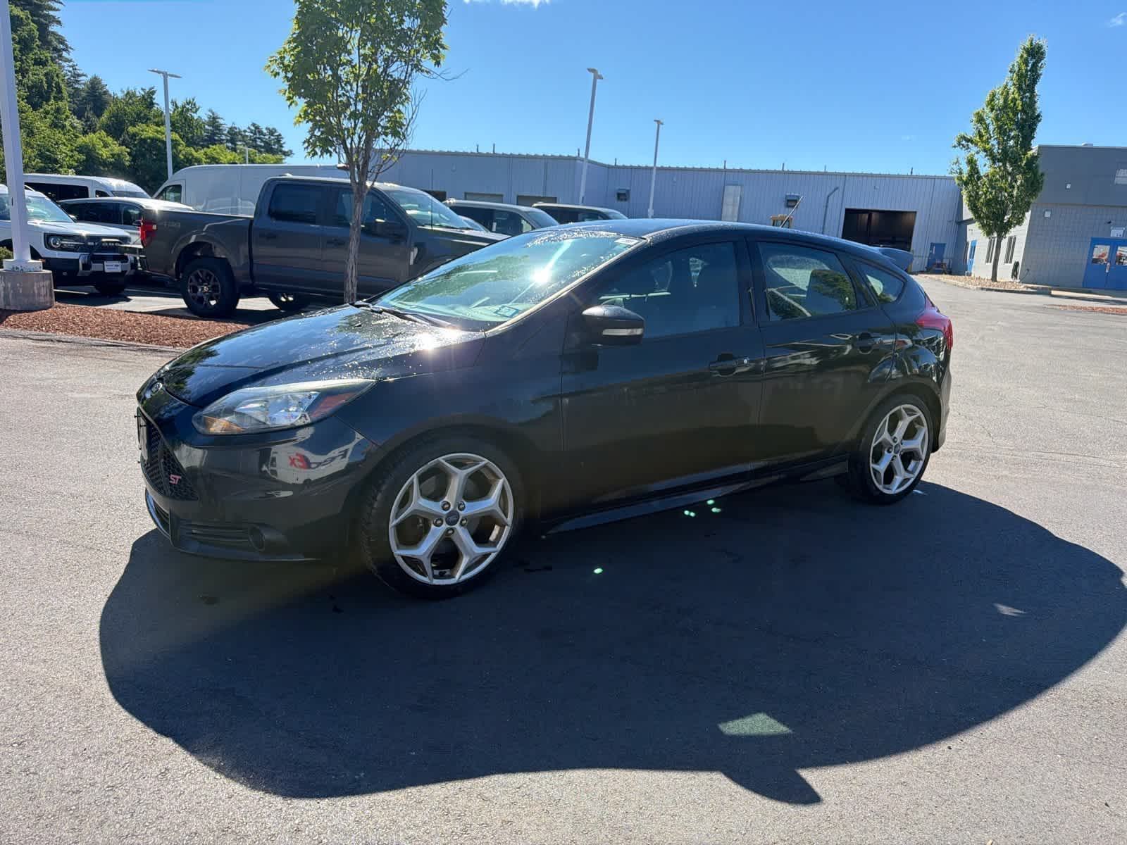 Tuxedo Black Metallic 2013 Ford Focus Hatchback Front-Wheel Drive 6-Speed Manual