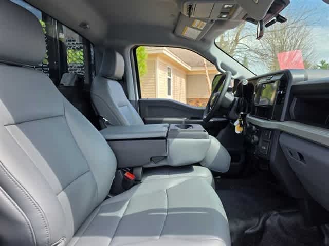 2025 Ford F-550 Super Duty Chassis Cab XL - Photo 43