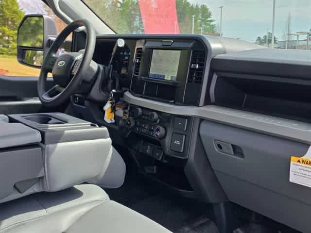 2025 Ford F-550 Super Duty Chassis Cab XL - Photo 41