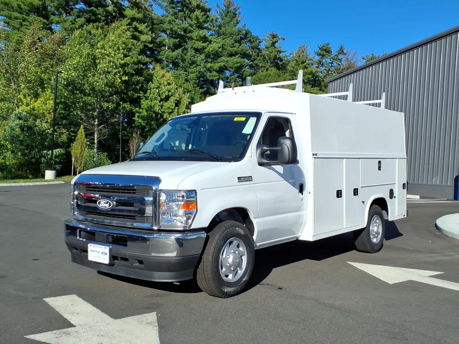 White 2027 Ford E-Series Chassis Pickup Truck Rear-Wheel Drive 6-Speed Automatic