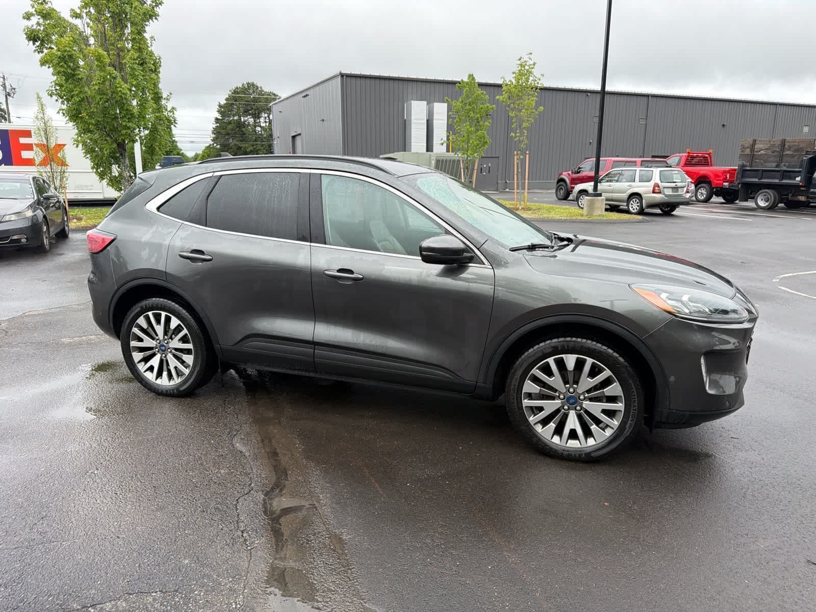 View vehicle photo 4
