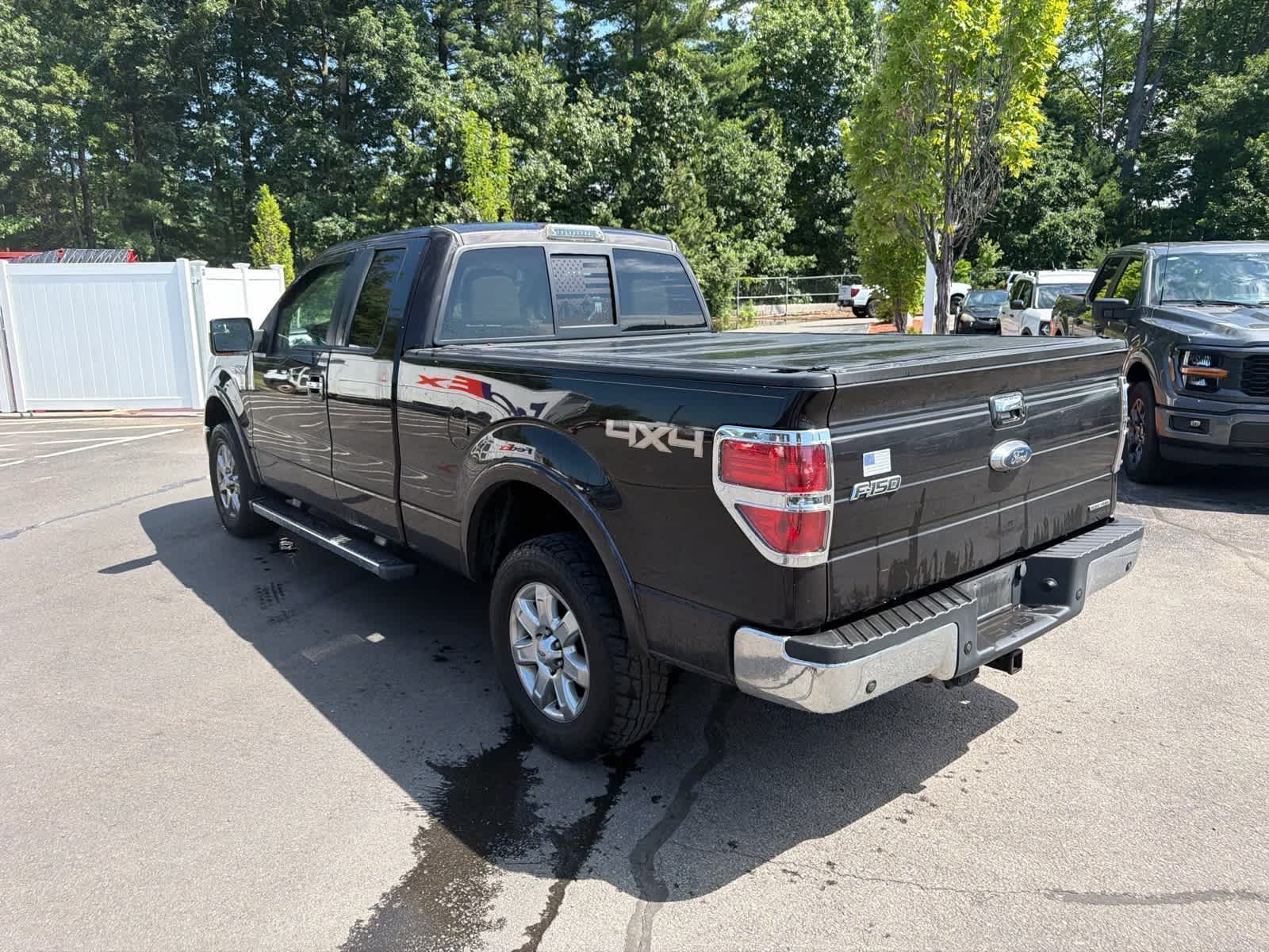 View vehicle photo 7