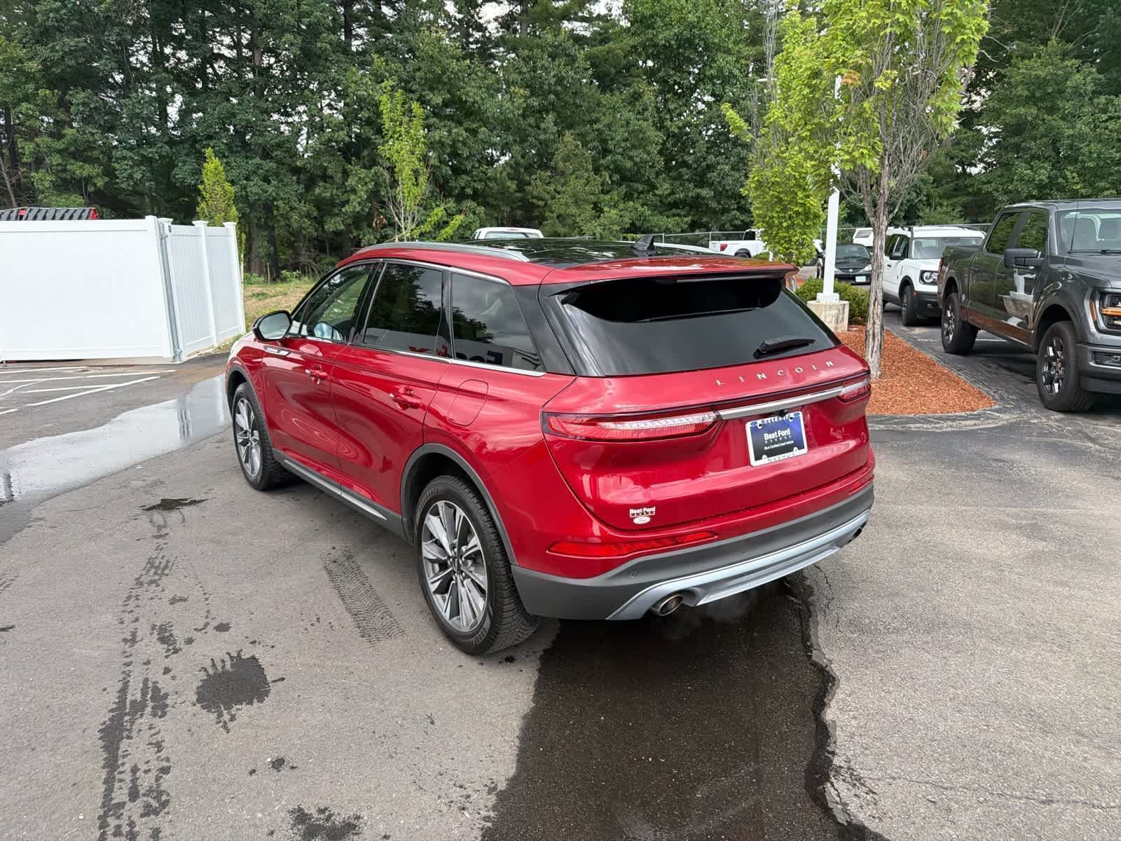 View vehicle photo 7