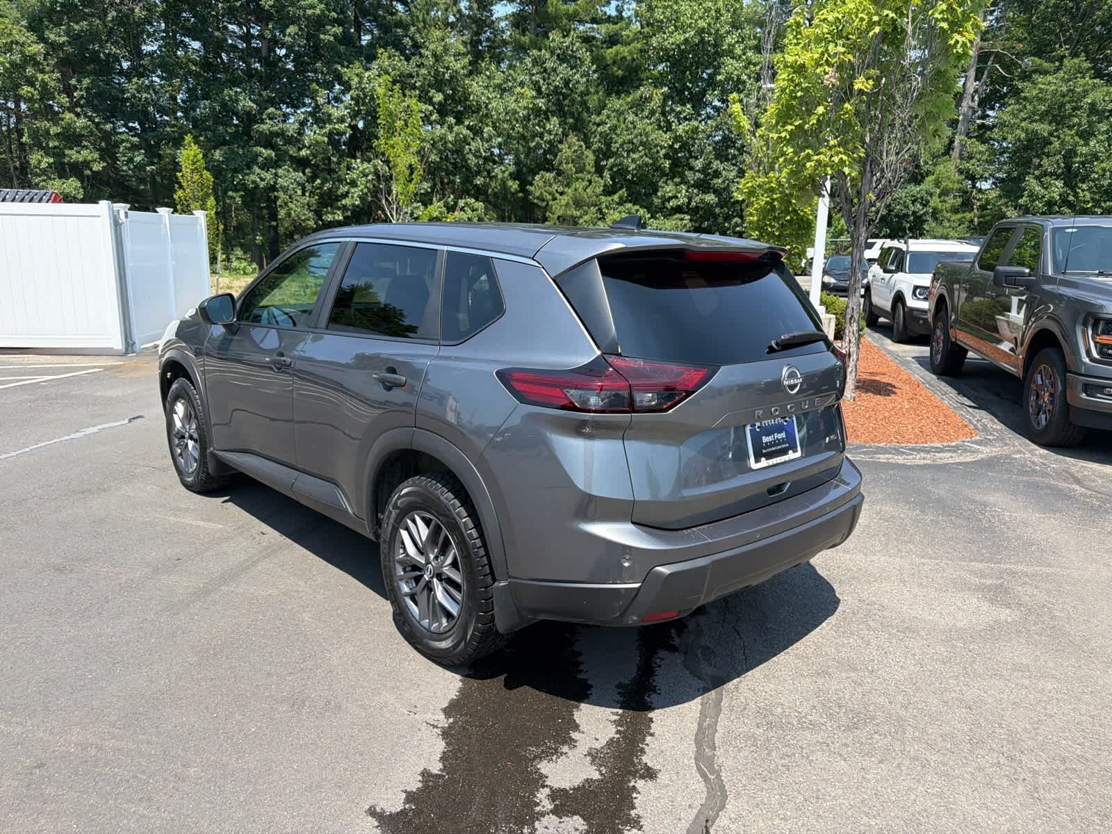 View vehicle photo 7