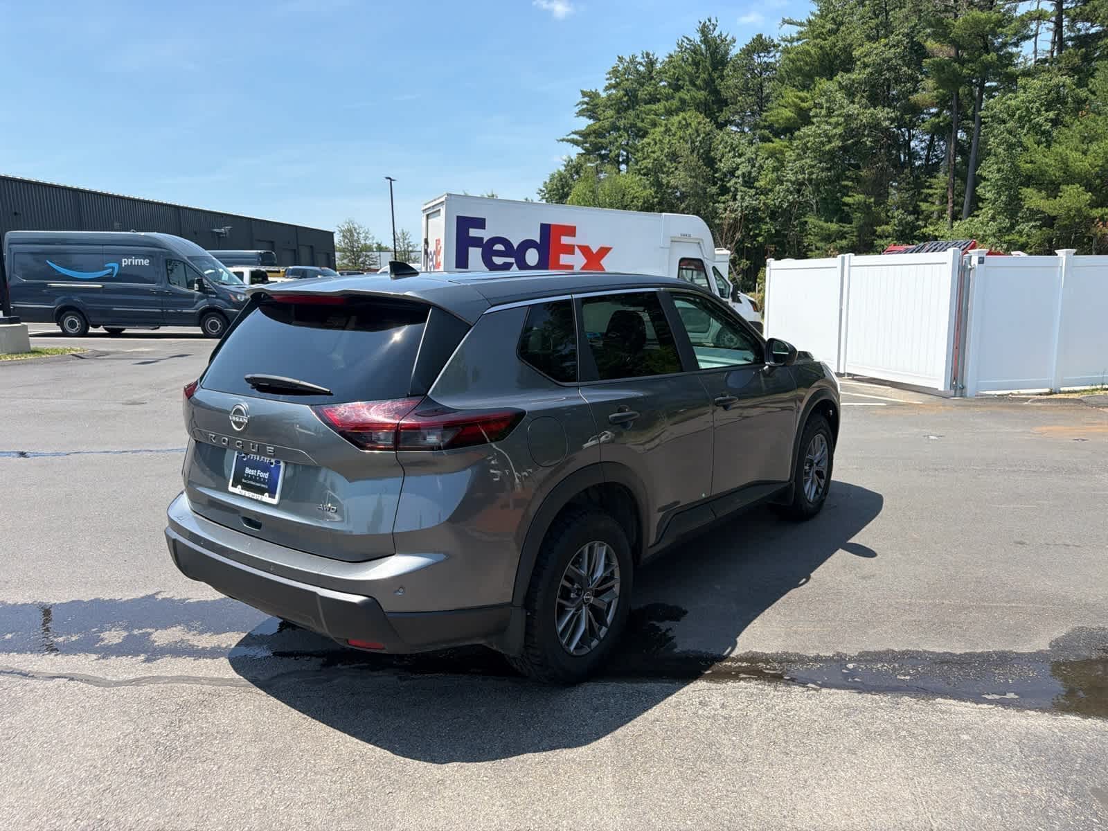View vehicle photo 5