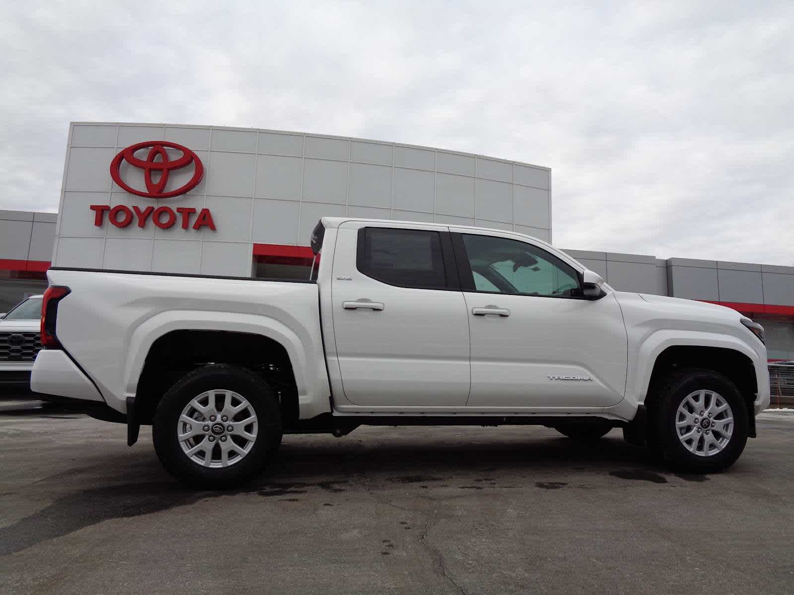 View vehicle photo 2