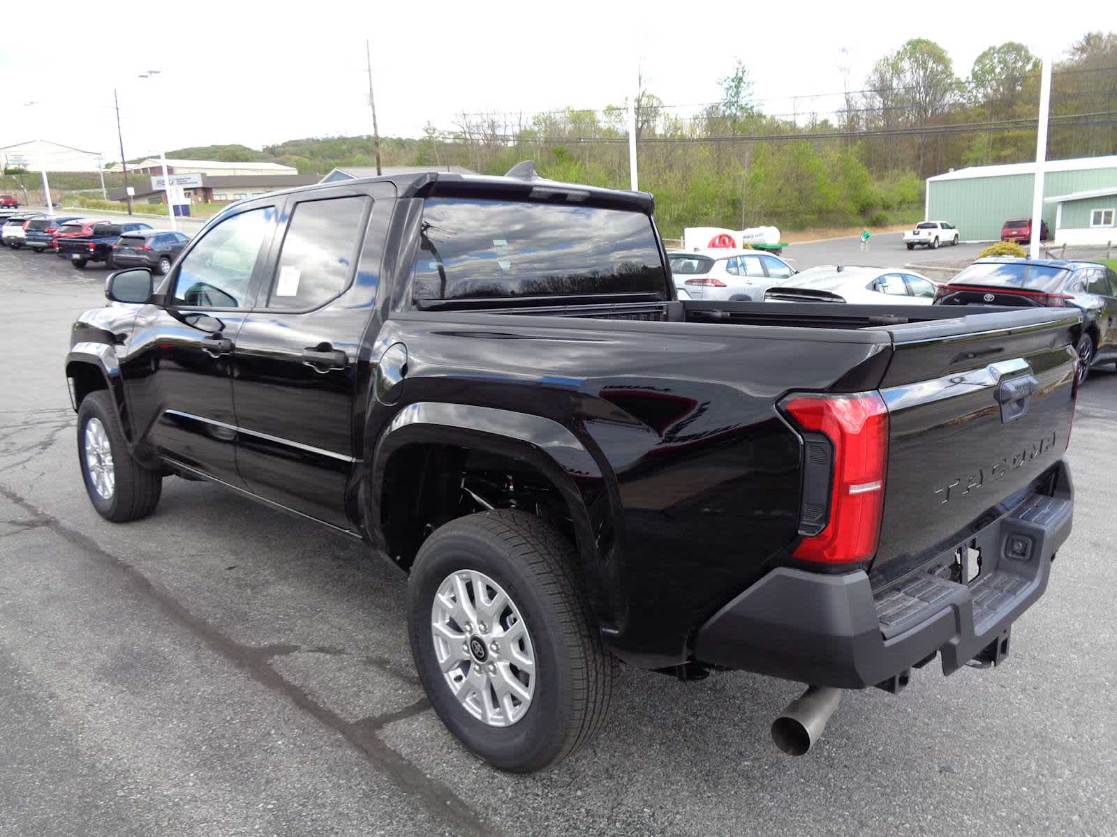 View vehicle photo 5