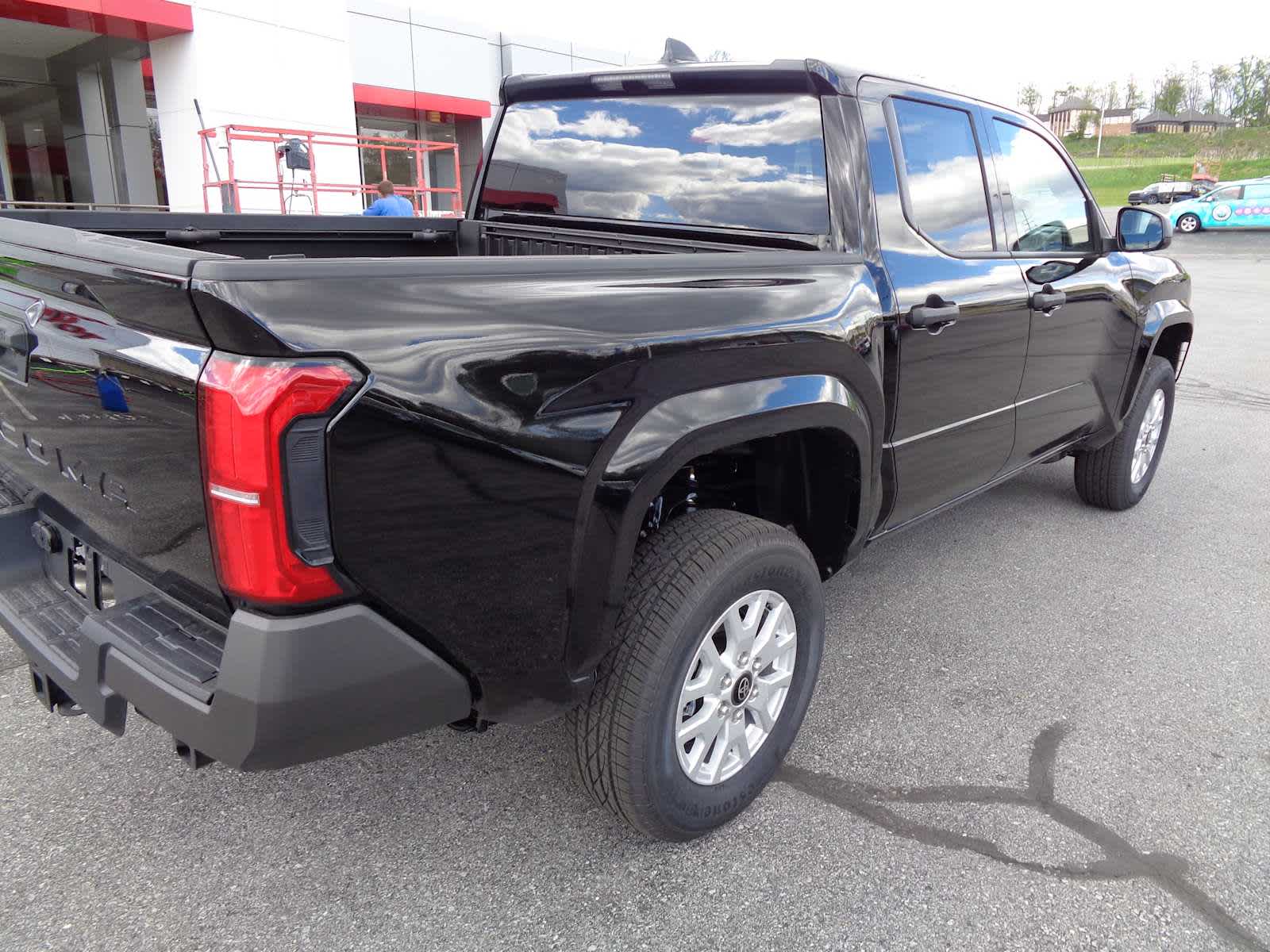 View vehicle photo 3