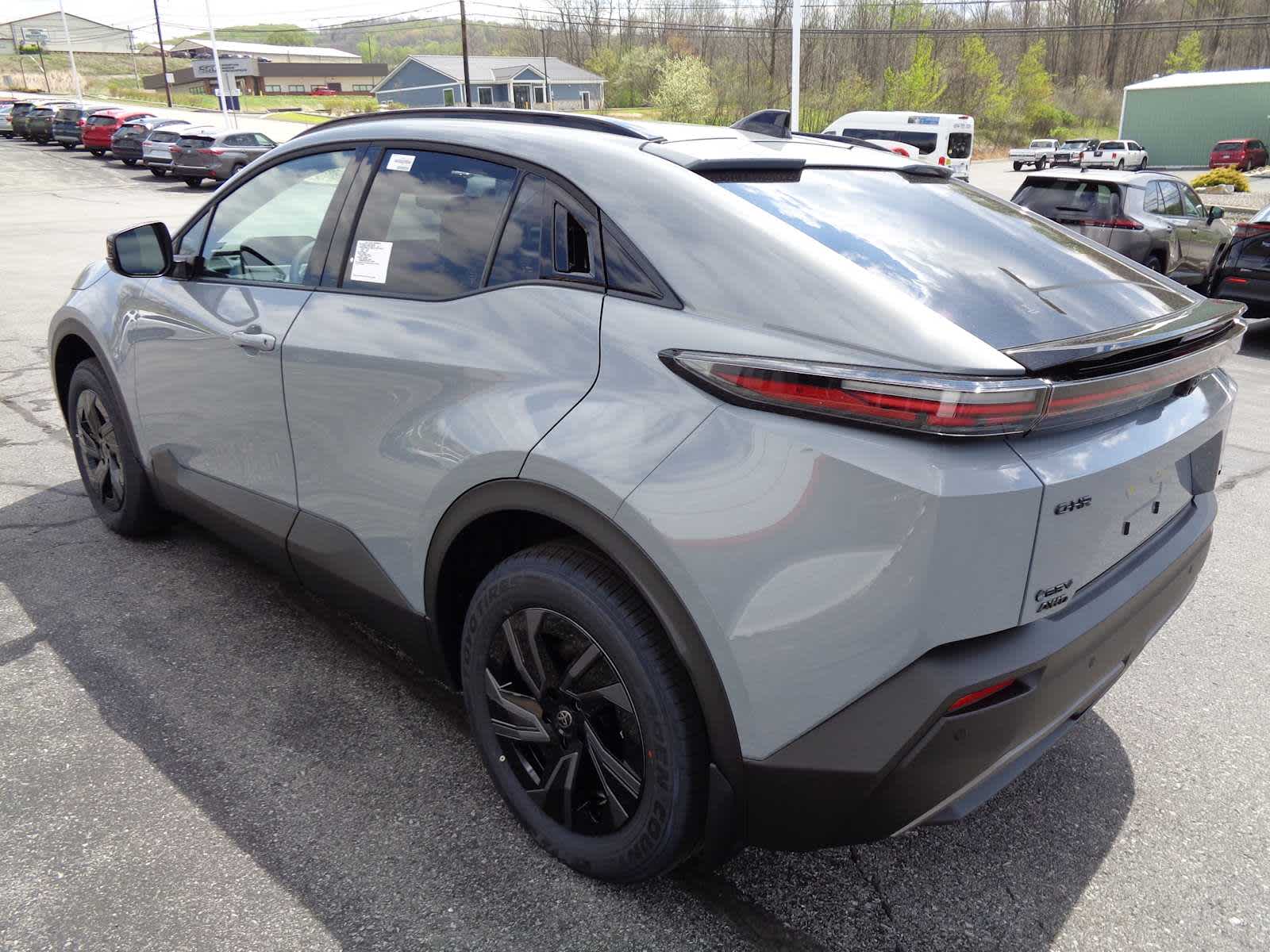 View vehicle photo 5
