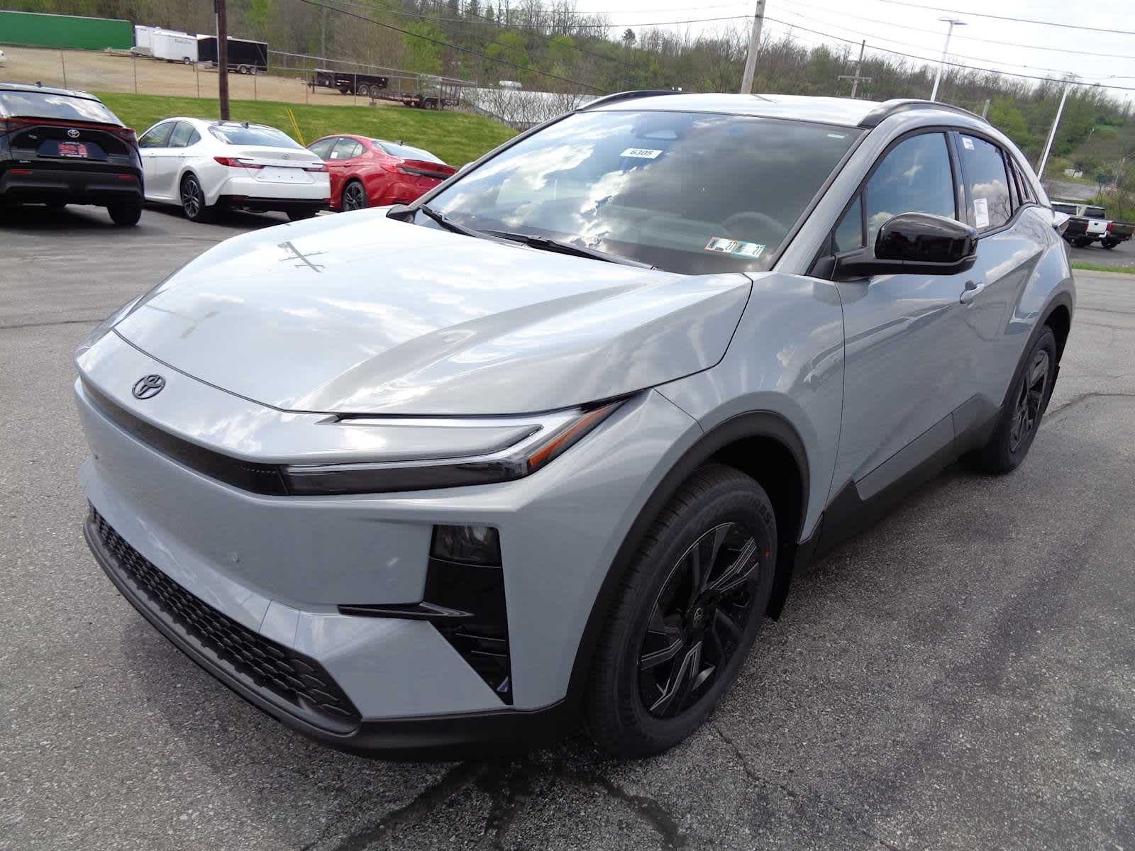 View vehicle photo 7
