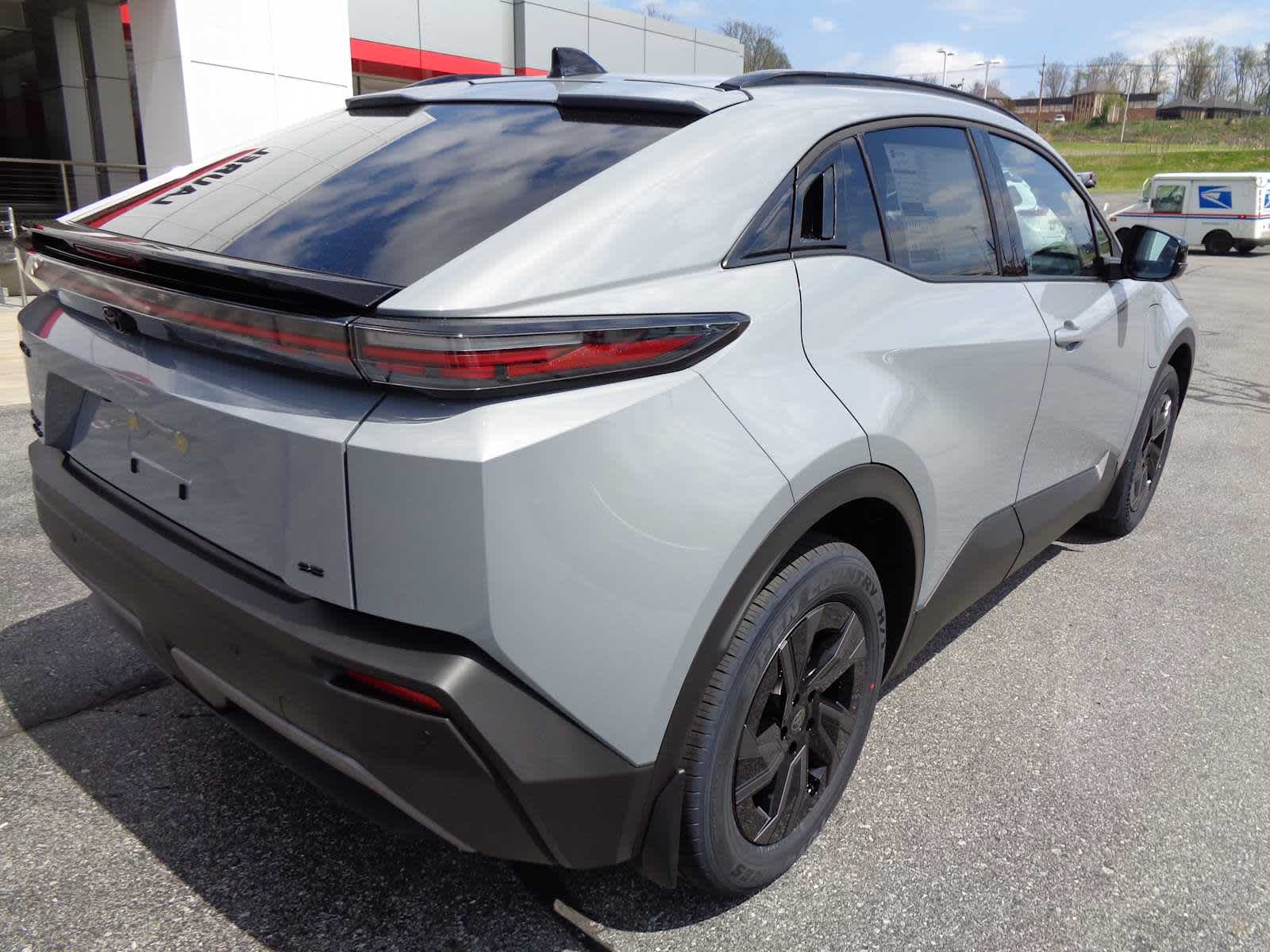 View vehicle photo 3