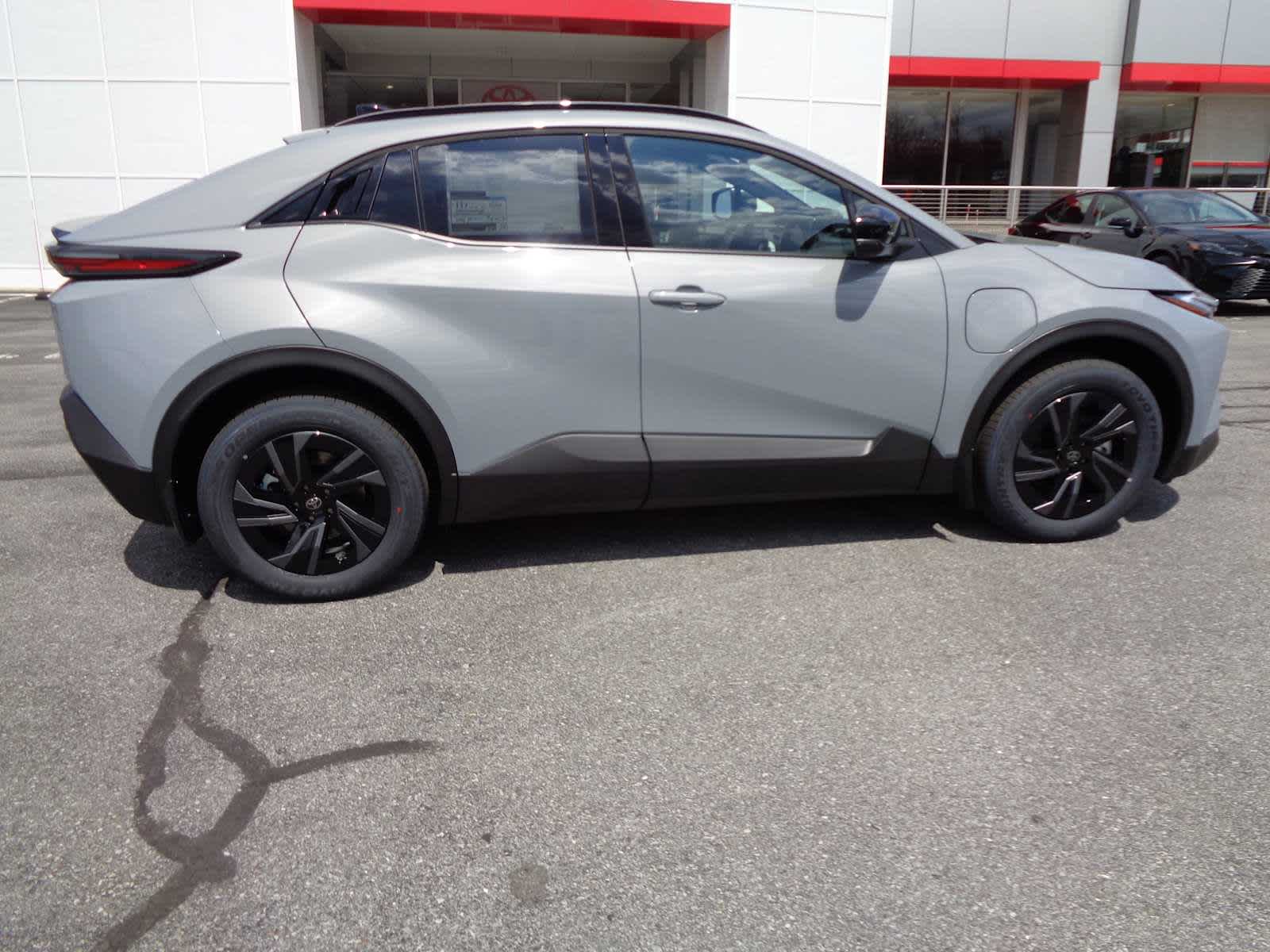 View vehicle photo 2