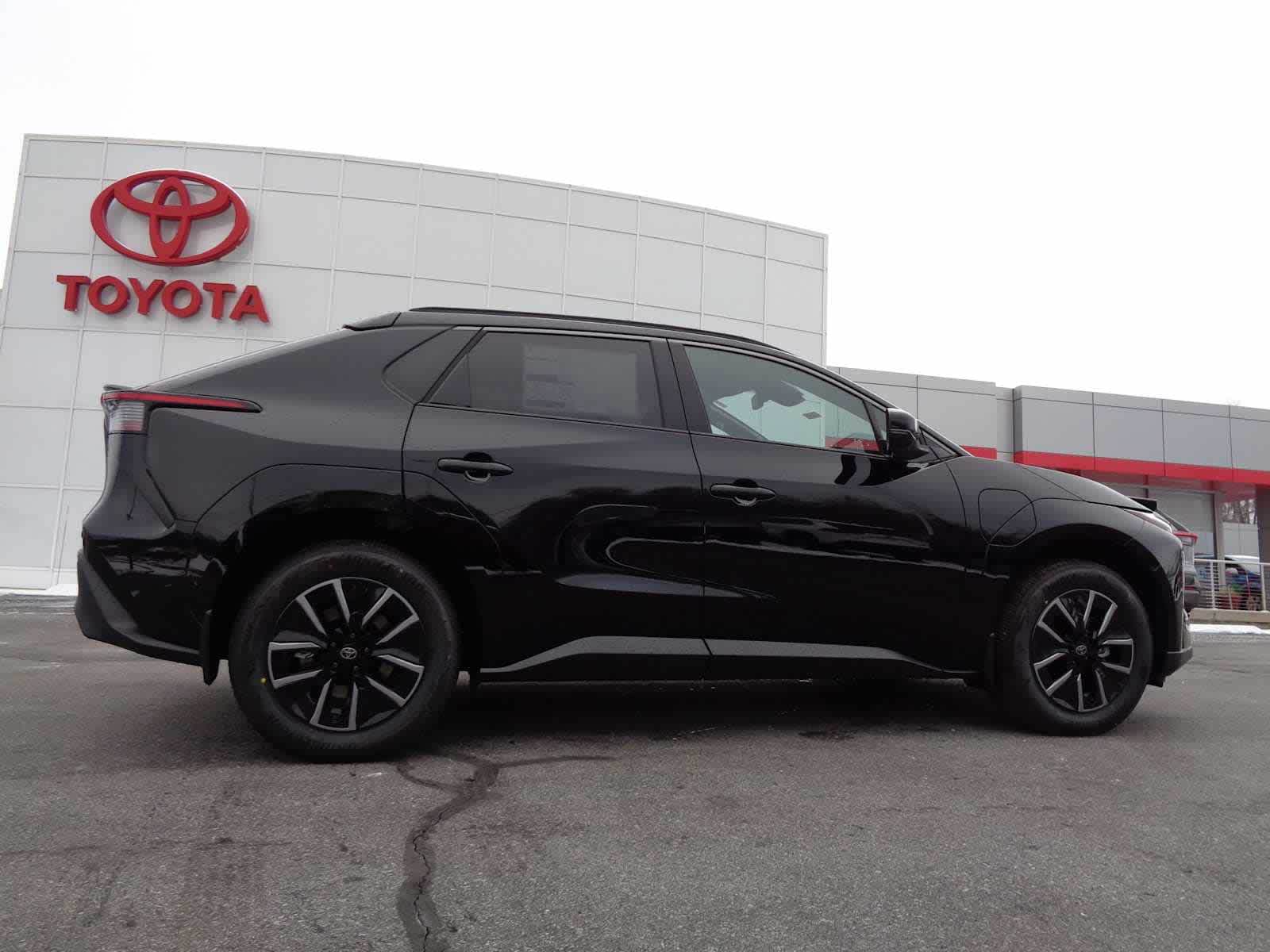 View vehicle photo 2