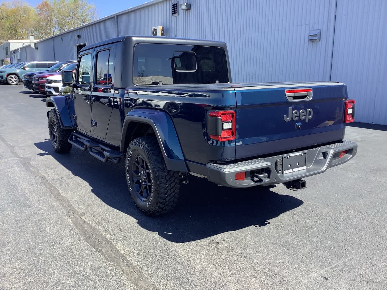 View vehicle photo 6