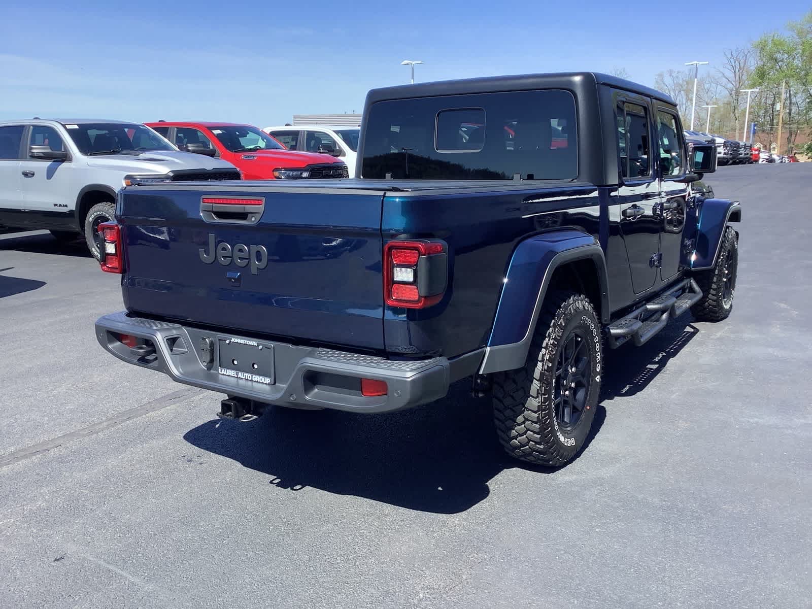 View vehicle photo 4