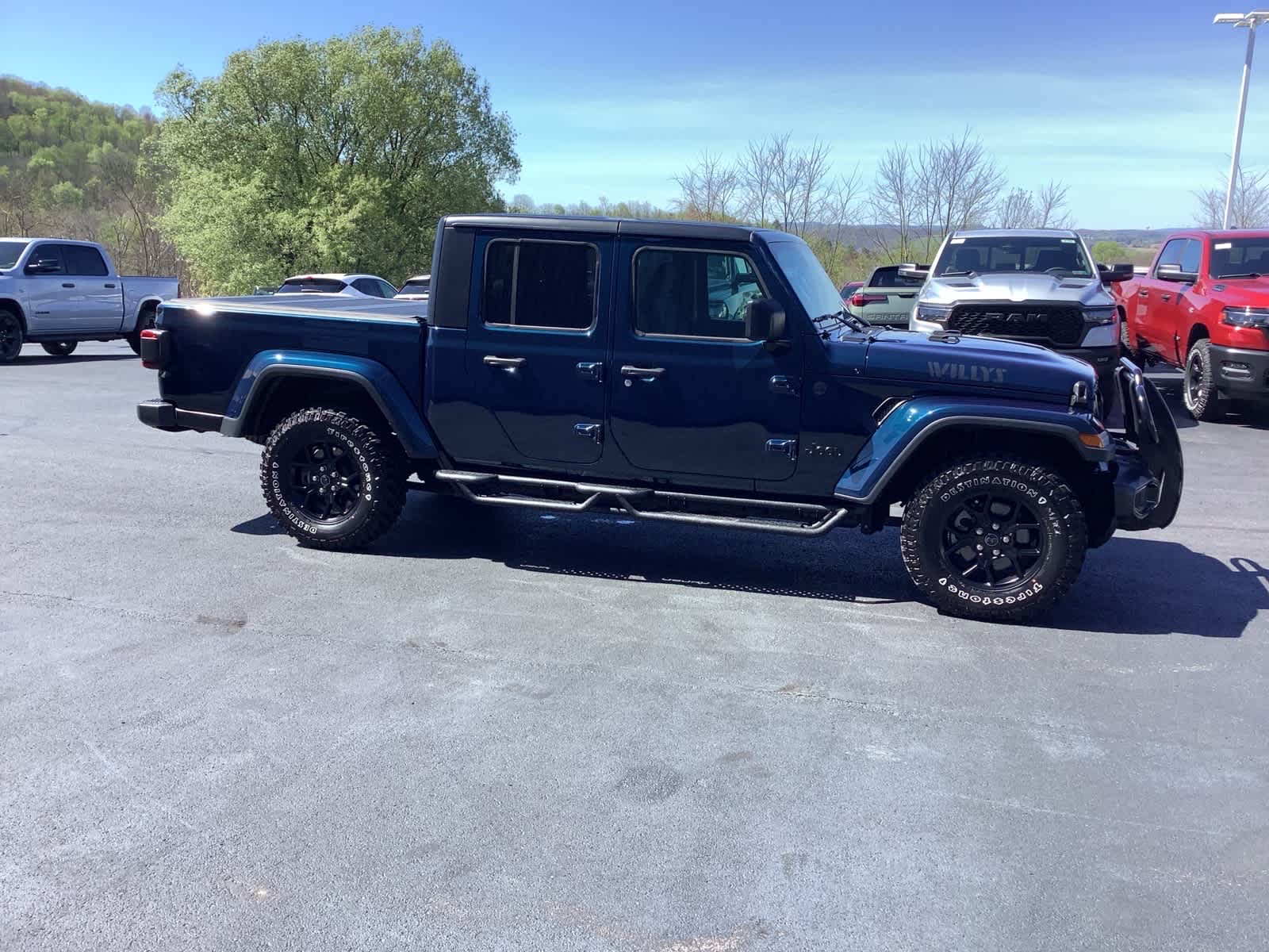 View vehicle photo 3