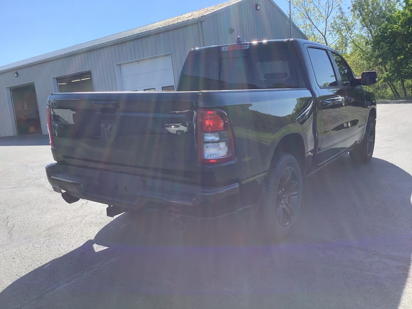 View vehicle photo 4