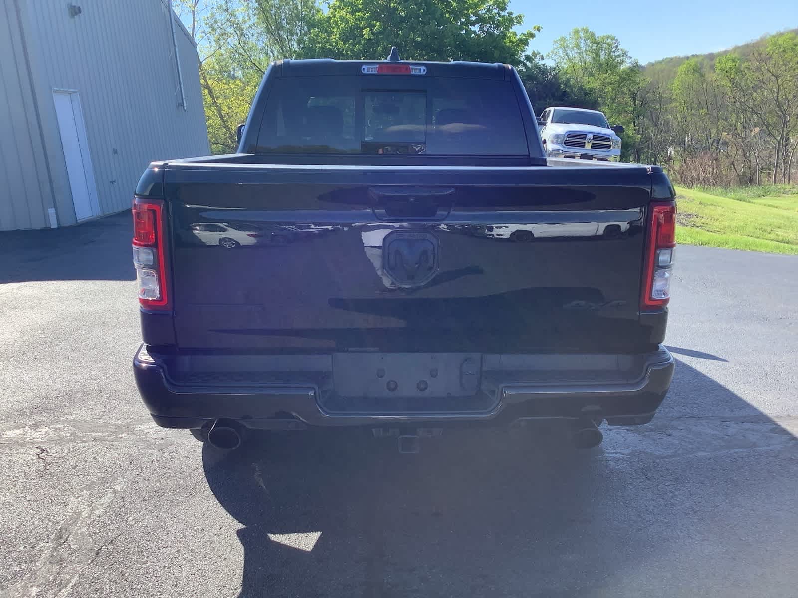 View vehicle photo 5
