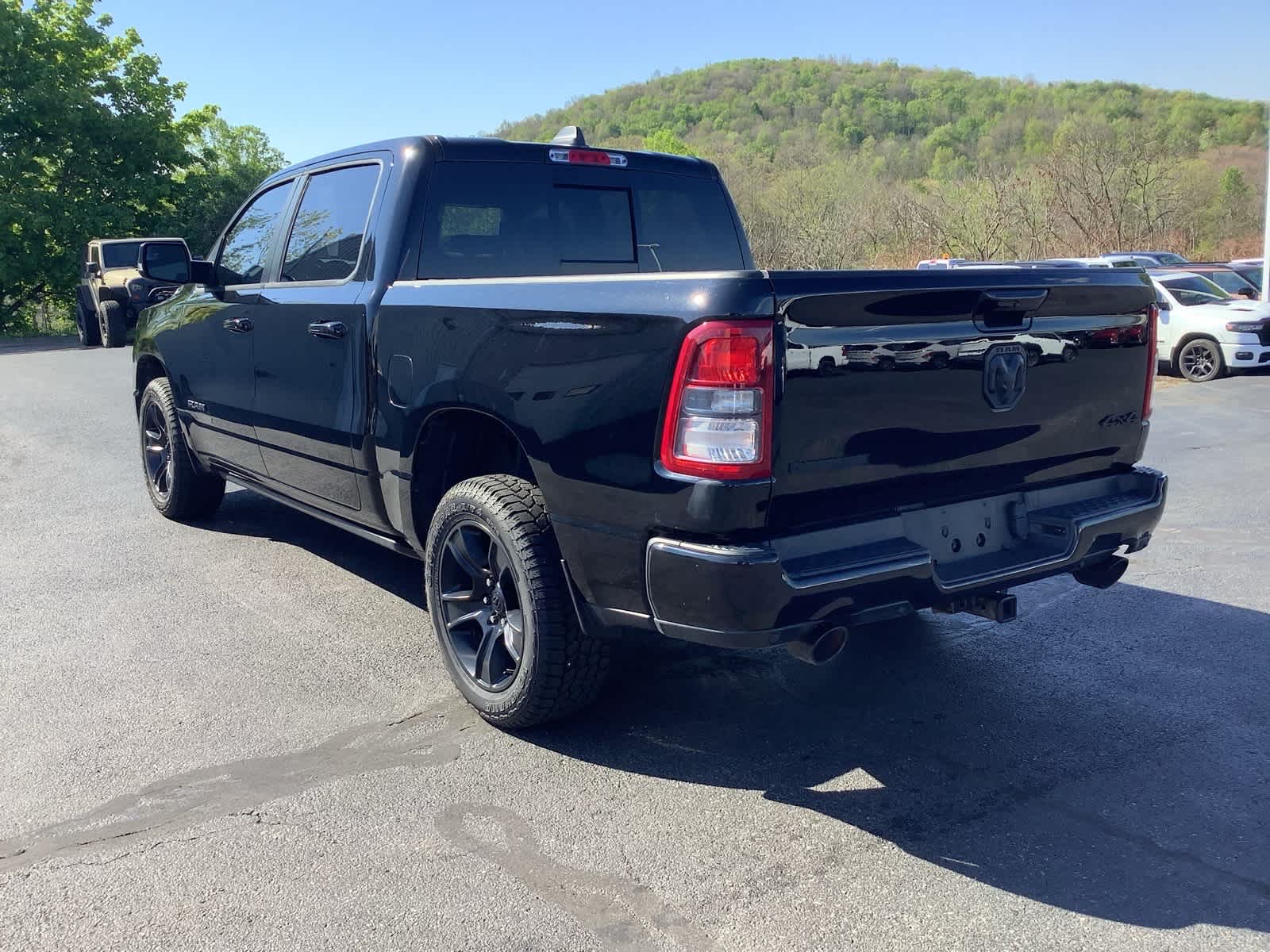 View vehicle photo 6
