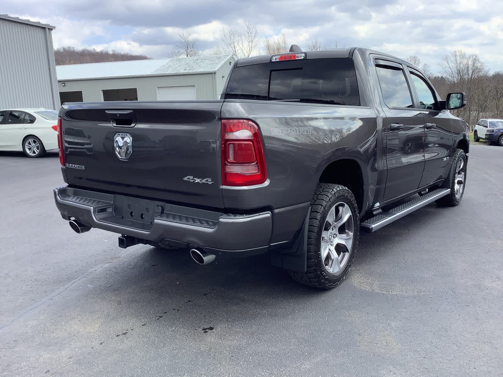 View vehicle photo 4