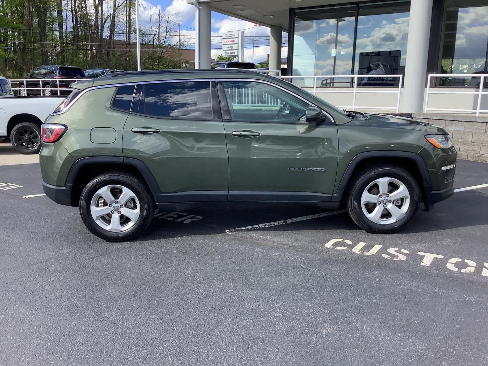 View vehicle photo 3