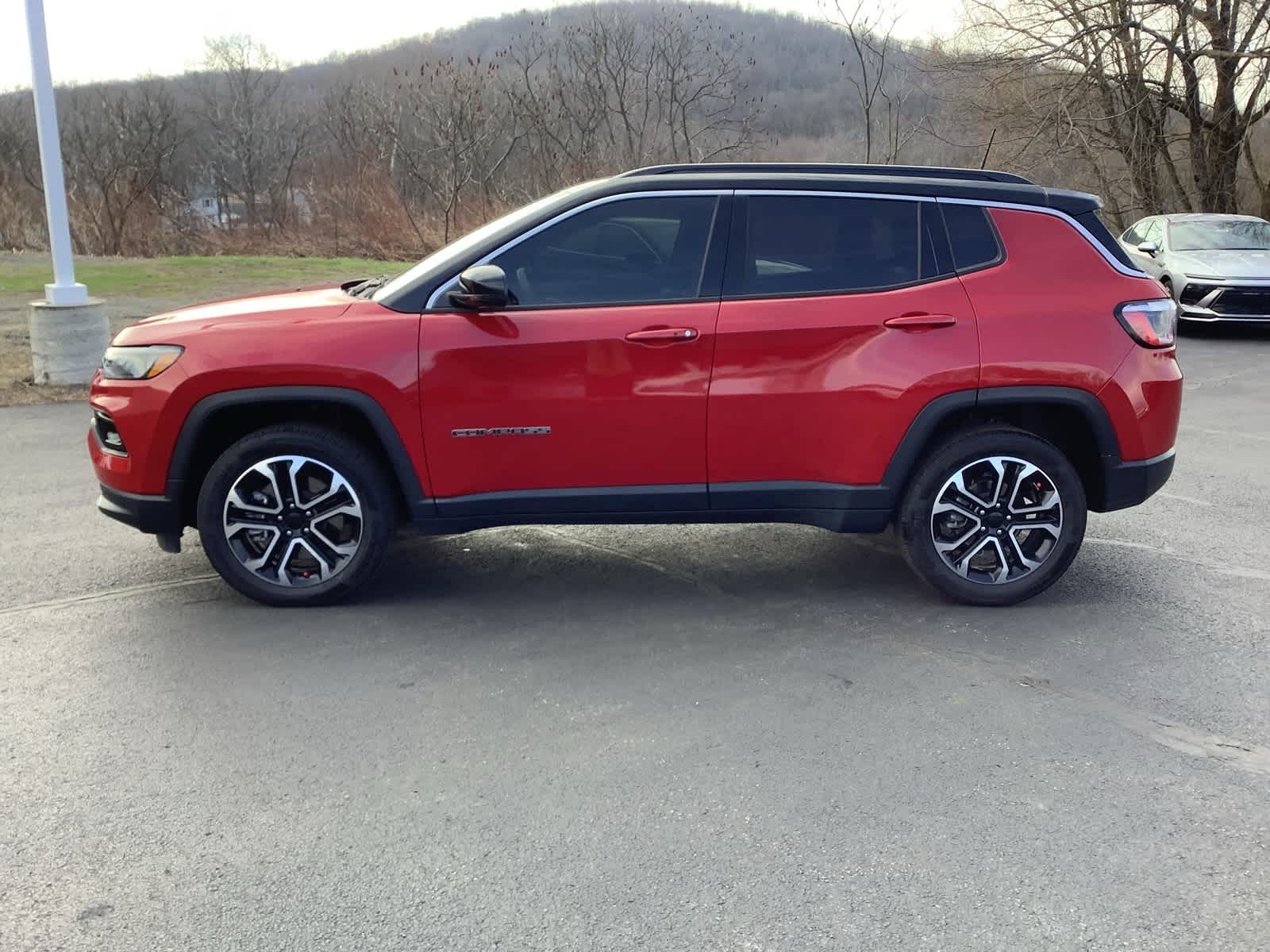 View vehicle photo 7
