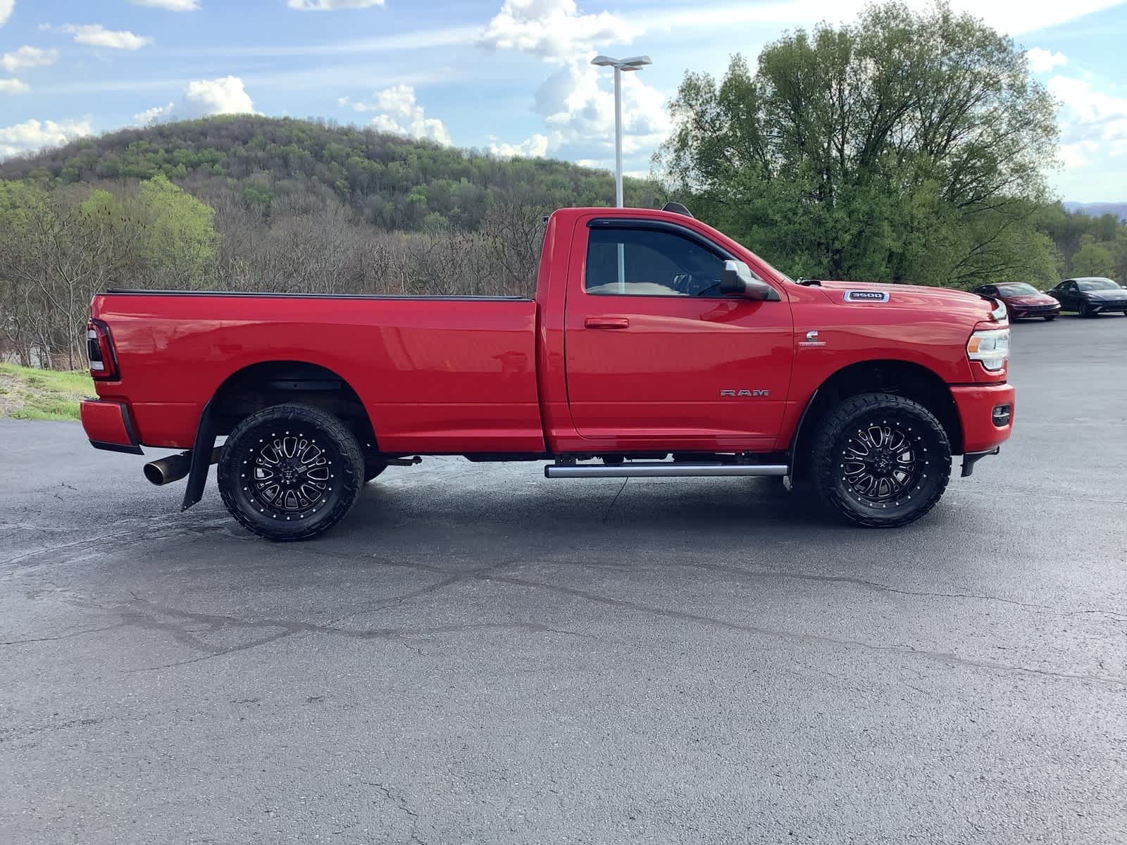 View vehicle photo 2