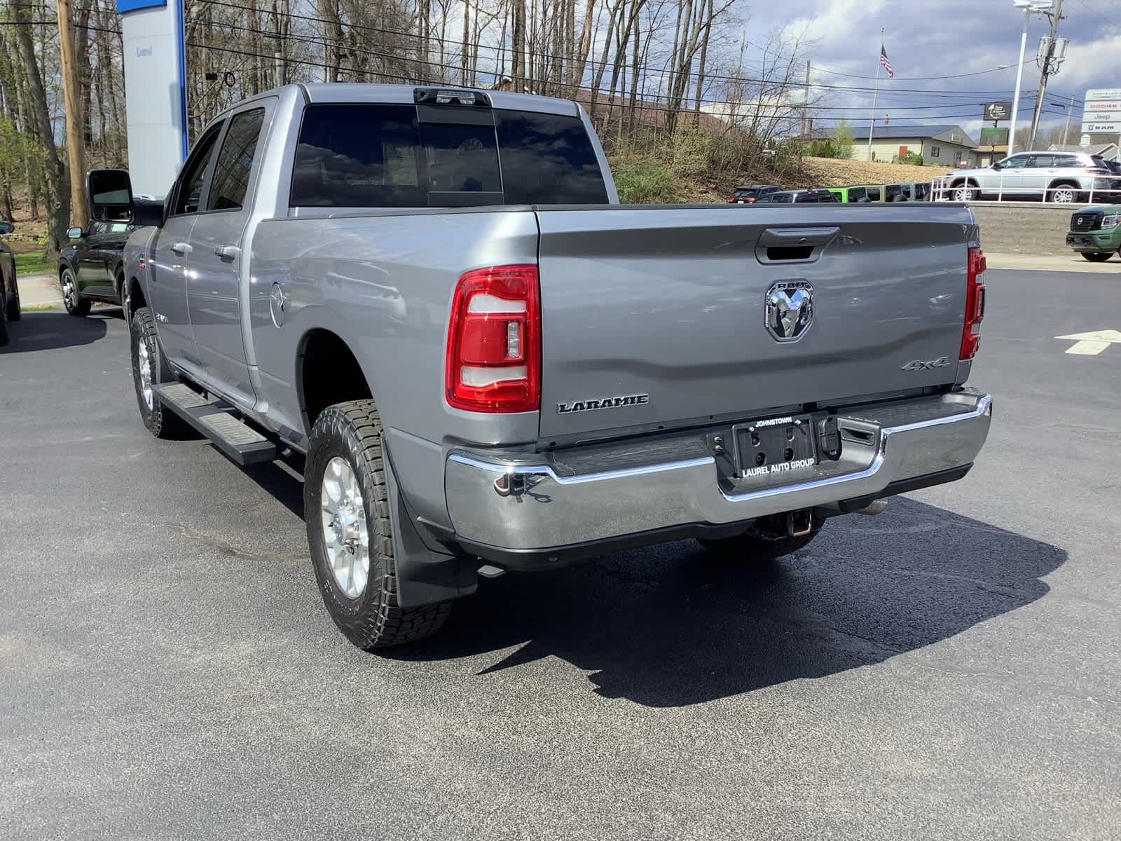 View vehicle photo 6