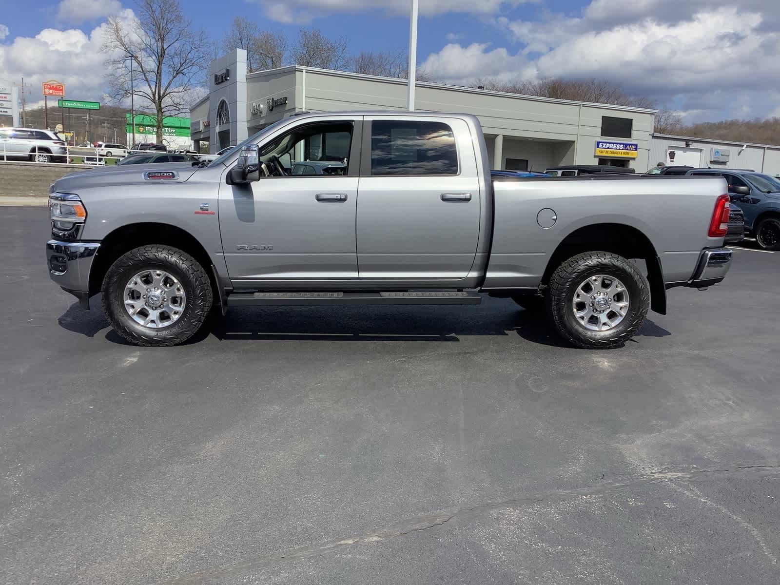 View vehicle photo 7