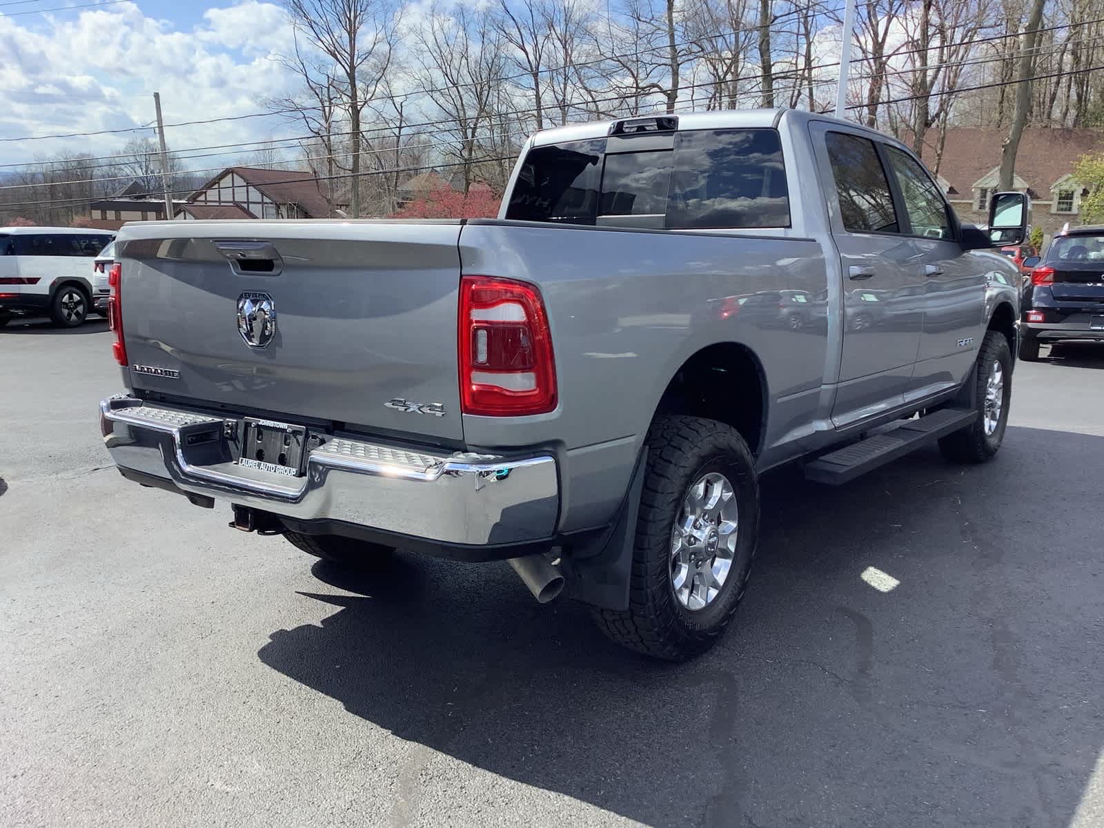 View vehicle photo 4