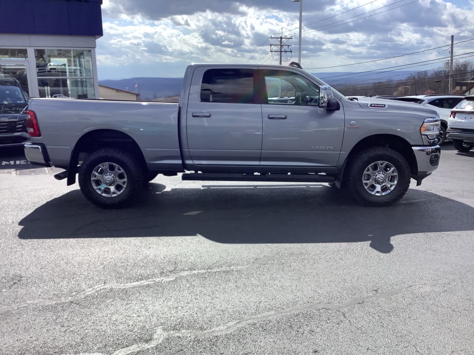 View vehicle photo 3