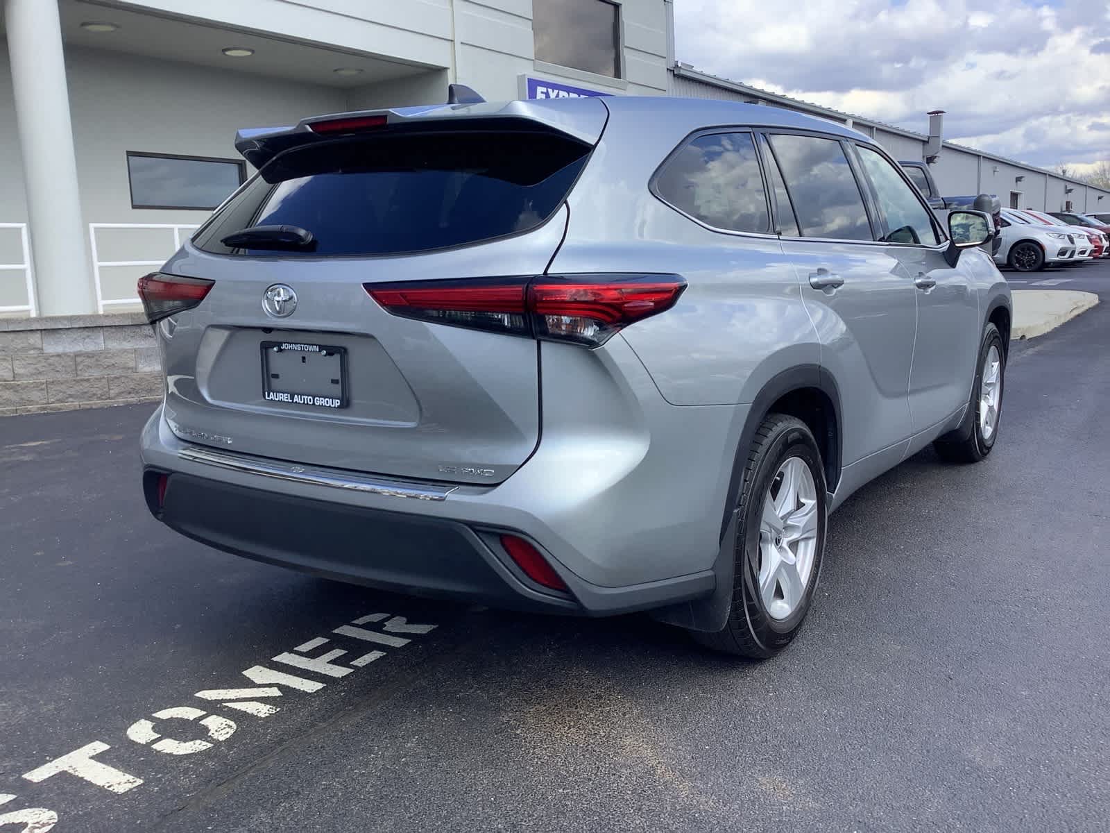 View vehicle photo 4