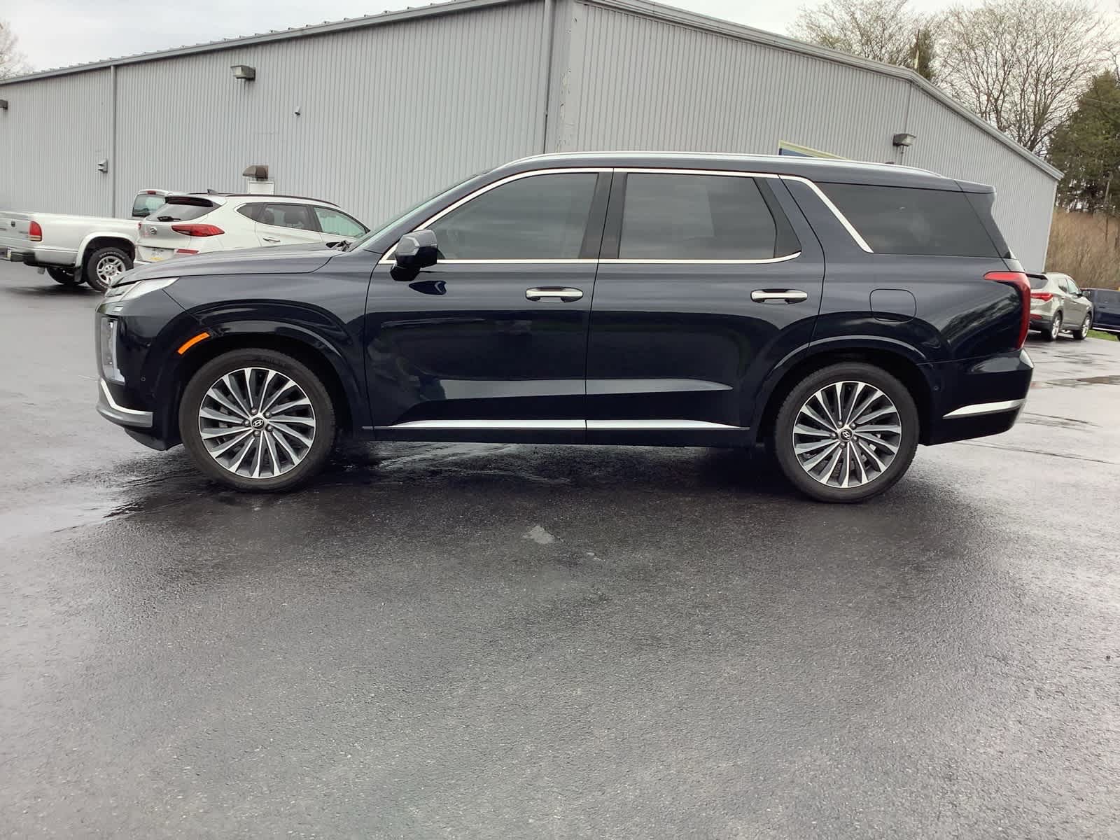 View vehicle photo 7