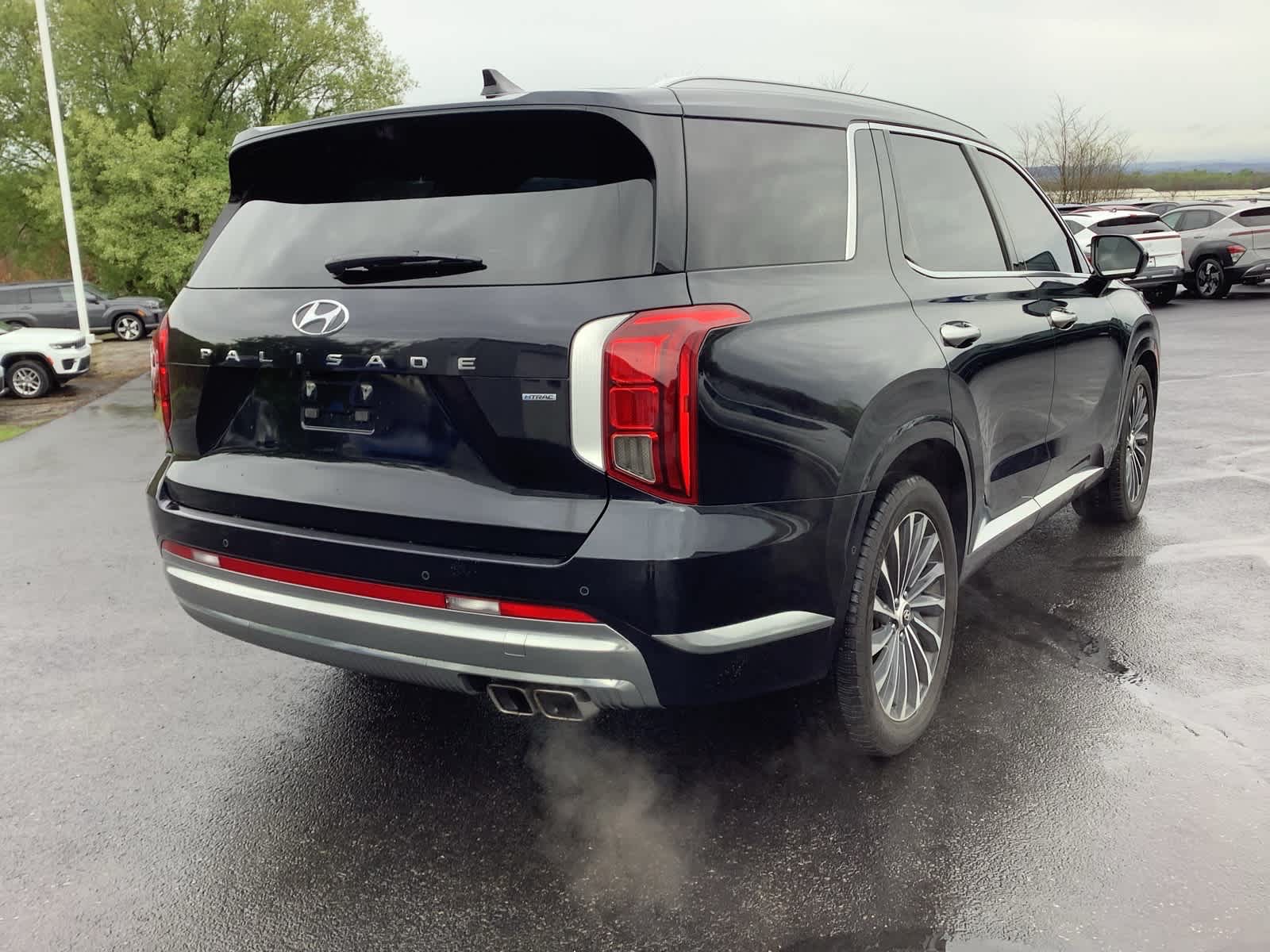 View vehicle photo 4