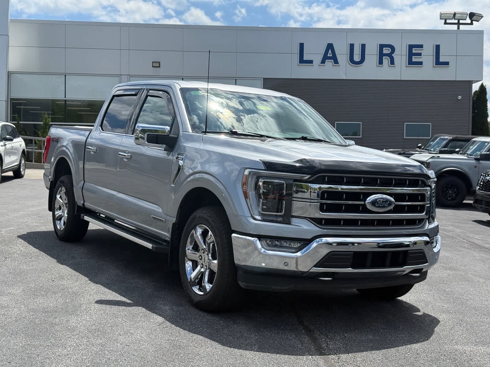 Iconic Silver 2023 Ford F-150 Lariat SuperCrew 4WD Pickup Truck Four-Wheel Drive Automatic