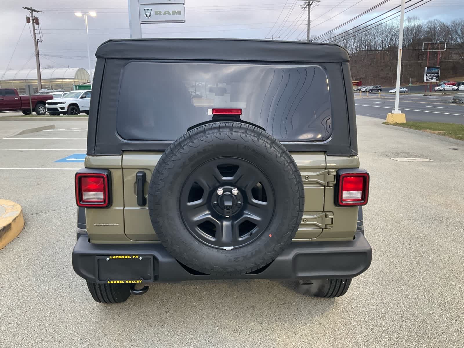 View vehicle photo 4