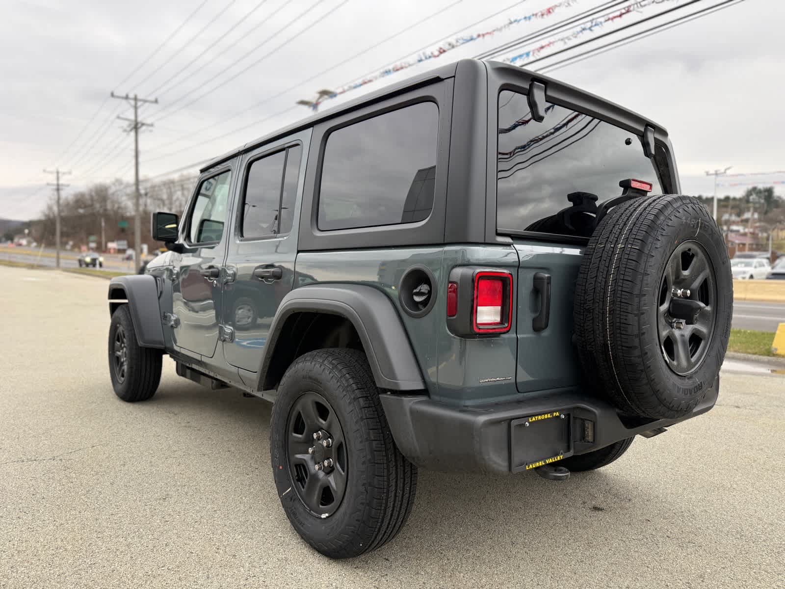 View vehicle photo 4
