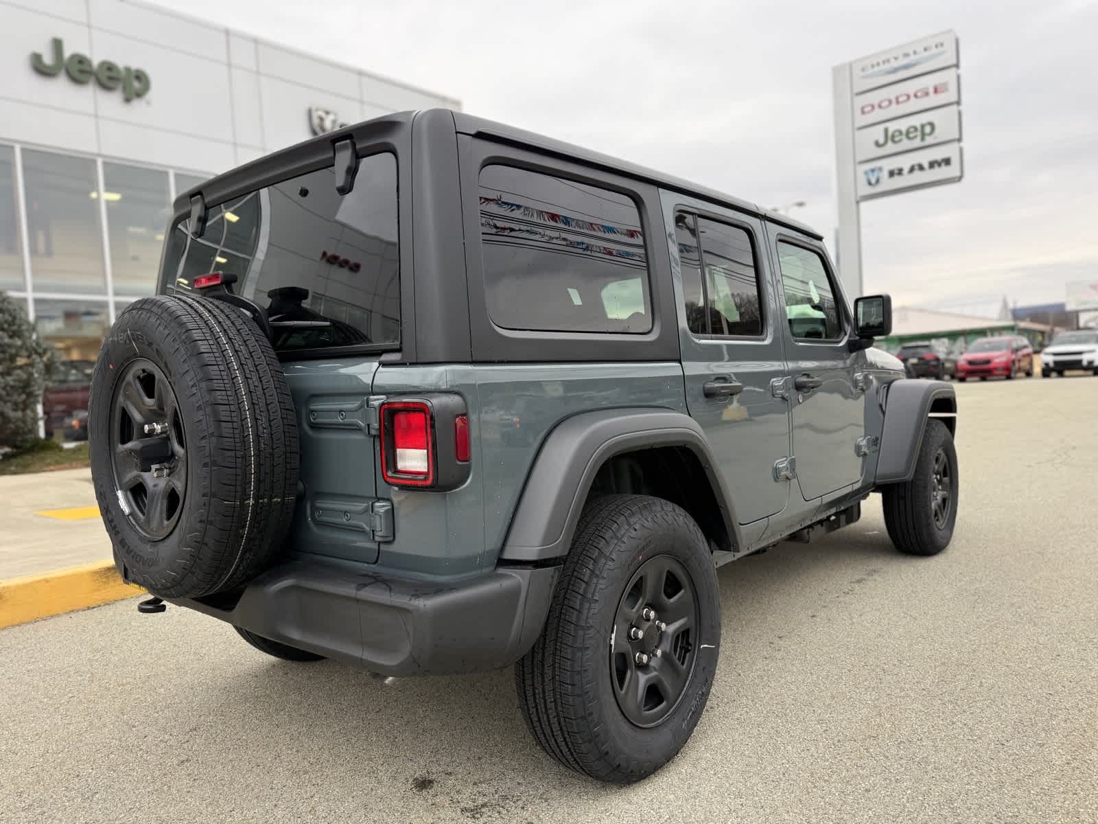 View vehicle photo 6