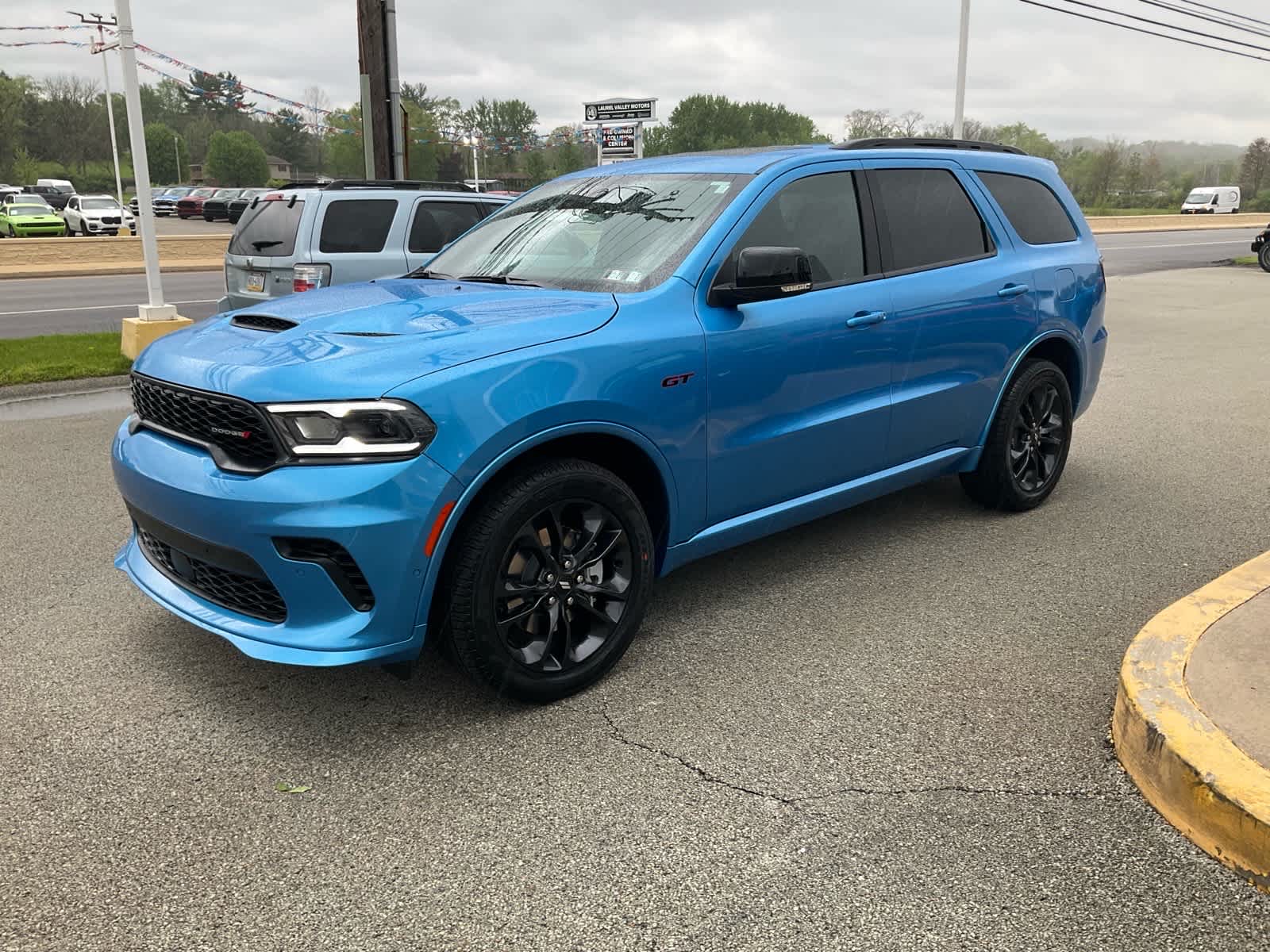 View vehicle photo 3