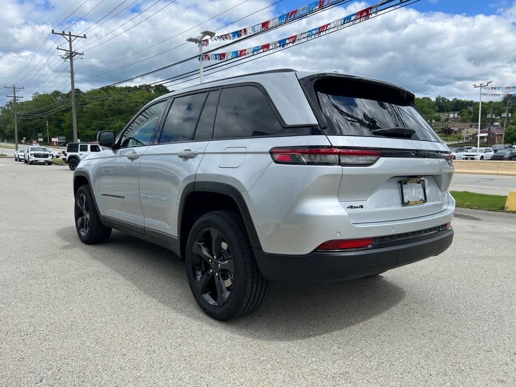 View vehicle photo 4