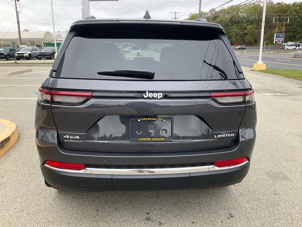 View vehicle photo 4