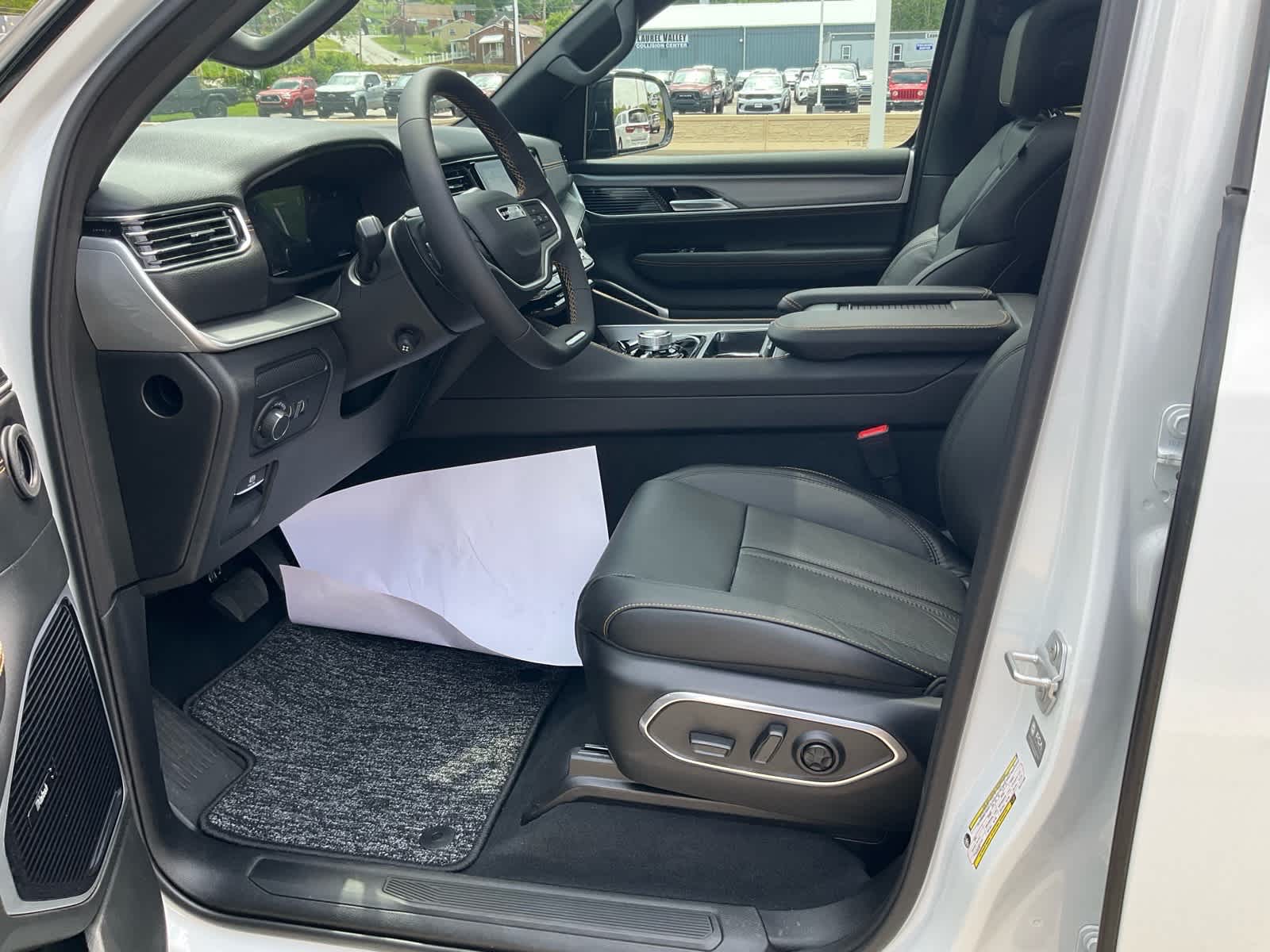 View vehicle photo 5