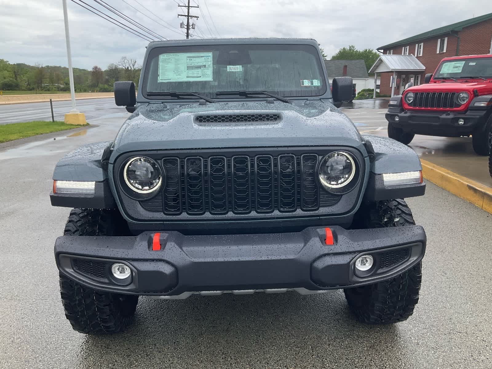 View vehicle photo 2