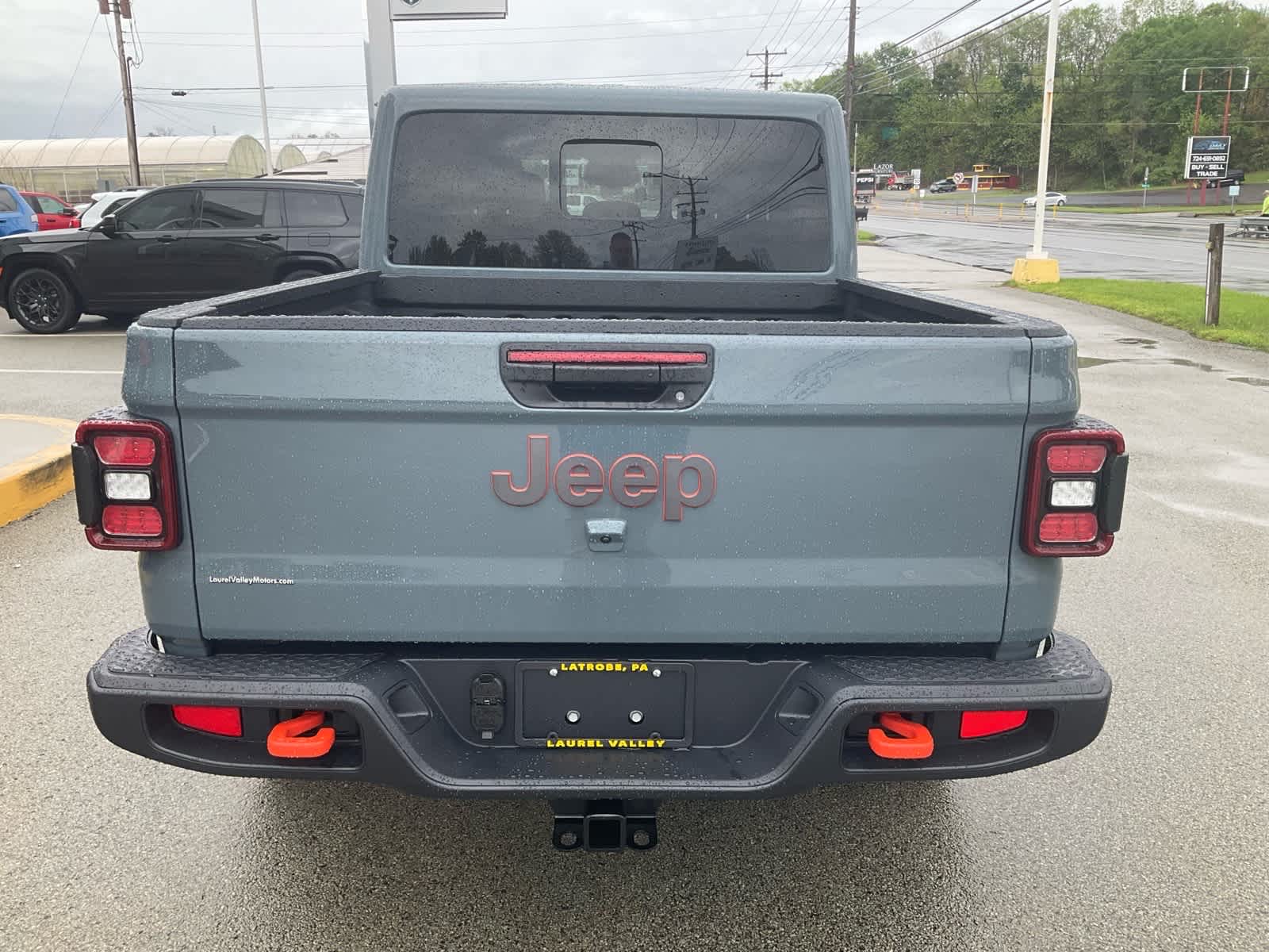View vehicle photo 4