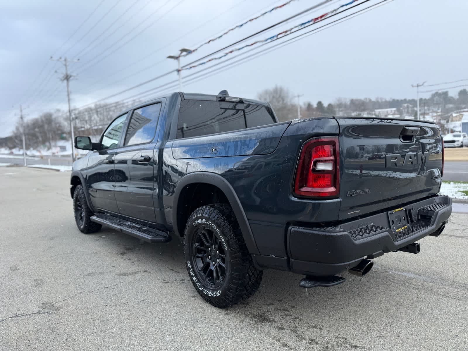View vehicle photo 4